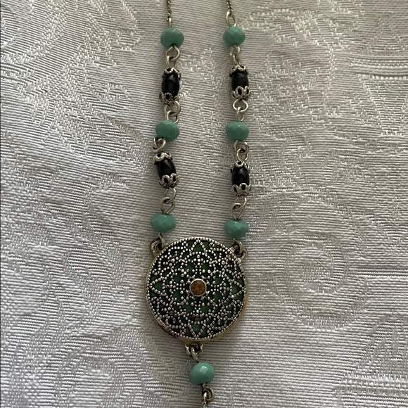 Vintage AVON Elegant Filigree Silver and Black Pendant Necklace - Picture 5 of 8